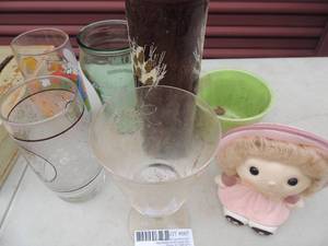 lot 667 image: McDonald snoopy glass, coke glass and vases