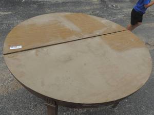 lot 688 image: Round dining table