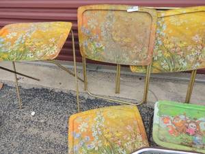 lot 684 image: Vintage TV trays 4 trays 3 stands Shirt tales lap tray