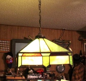 lot 2 image: Tiffany-style yellow and cream stained glass hexagonal hanging pendant lamp