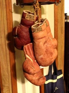 lot 5 image: Vintage boxing glove from world war II
