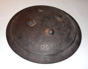lot 113 image: antique Indo-Persian shield, commonly known as a Dhal or Sipar