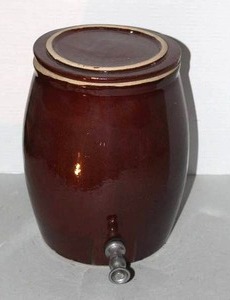 lot 114 image: vintage Robinson Ransbottom Pottery (RRP Co) brown glazed ceramic crock with a spigot and lid