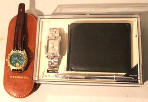 lot 134 image: vintage Warner Bros. chronograph watch featuring a green dial and a gold-colored bezel & Jean Monnier gift set featuring a rectangular silver-tone wristwatch, a matching pen, and a black leather wallet