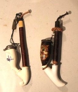 lot 136 image: vintage German Tyrolean porcelain pipes, often called Jgerpfeife or hunter pipes
