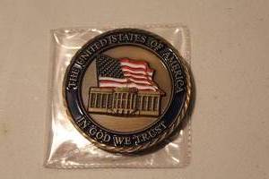 lot 184 image: commemorative United States White House challenge coin featuring a colored American flag over the White House