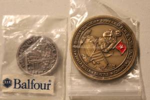 lot 190 image: Vtg 1981 MASONIC HOME SCHOOL CHAPEL Pewter Medal & coin honoring United States military veterans
