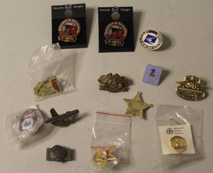 lot 194 image: collection of vintage pins and badges