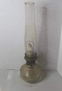 lot 252 image: vintage Aladdin Model 23 glass and brass oil lamp