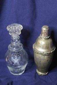 lot 257 image: Bicentennial etched eagle liquor decanter & vintage silver-plated cocktail shaker with ornate floral motifs and a patinated finish