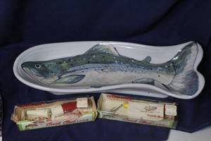 lot 258 image: Highland Stoneware hand-painted salmon dish & vintage  lures