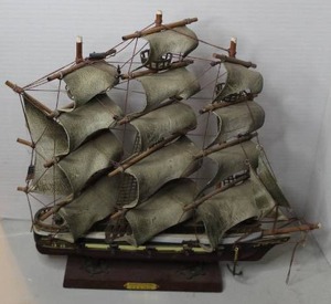 lot 289 image: vintage replica of a USS Constitution ship