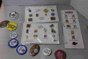 lot 309 image: collection of miscellaneous vintage pinback buttons and lapel pins