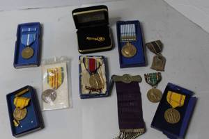 lot 313 image: collection includes a variety of vintage U.S. military medals and ribbons