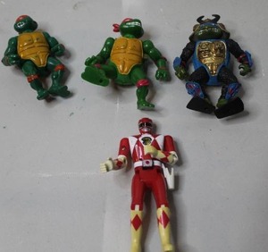 lot 323 image: vintage Playmates Teenage Mutant Ninja Turtles action figures and more see pictures