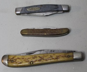 lot 331 image: vintage pocket knives