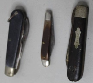 lot 338 image: vintage pocket knives