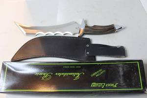 lot 365 image: Frost Cutlery Intimidator Bowie fixed-blade knife with a sheath