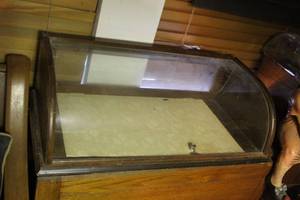 lot 384 image: Display case