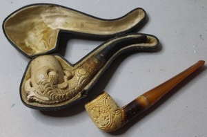 lot 400 image: vintage carved tobacco pipes,