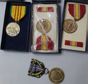 lot 402 image: vintage military award sets