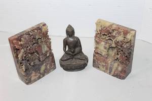 lot 432 image: vintage hand-carved Chinese soapstone bookends featuring a floral urn design &  a dark-colored Shakya Muni Buddha statue