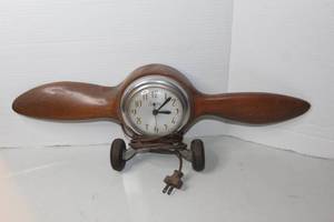 lot 440 image: antique 1940s Sessions Mastercrafters airplane propeller mantle clocks