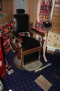 Koken Congress hydraulic barber chair, refurbished (NOTICE: BUYER MUST BRING THEIR OWN HELP TO REMOVE THIS, WE ARE NOT ABLE TO HELP)