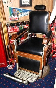 Koken Congress hydraulic barber chair, refurbished (NOTICE: BUYER MUST BRING THEIR OWN HELP TO REMOVE THIS, WE ARE NOT ABLE TO HELP)
