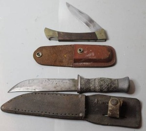 lot 459 image: Fixed Blade Hunting Knife & Folding Knife