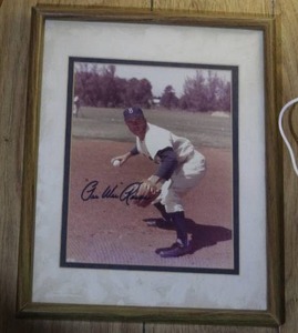 lot 463 image: framed, autographed photo of Brooklyn Dodgers player Pee Wee Reese