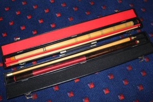 lot 468 image: vintage two-piece pool cue set housed in a hard, lined carrying case