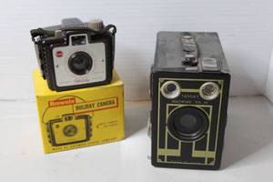 lot 471 image: vintage Kodak Brownie Holiday camera, likely from the 1950s, includes its original yellow display box and Kodak Brownie Target Six-16 box camera featuring a black and gold Art Deco faceplate