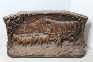 lot 476 image: VINTAGE CERAMIC WALL PLAQUE COVERED WAGON OXEN CARAVAN OREGON TRAIL PLASTER
