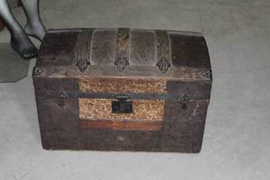 lot 406 image: rustic antique humpback steamer trunk