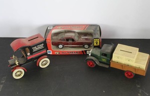 lot 488 image: vintage Ertl die-cast metal coin banks and more see pictures