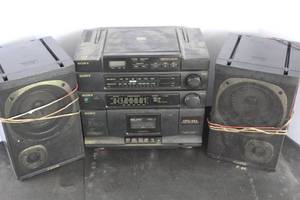 lot 533 image: vintage Sony CFD-454 AMFM Cassette CD boombox