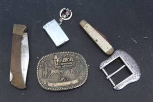 lot 568 image: vintage 1993 Houston Livestock Show and Rodeo belt buckle and lockback pocket knife and more see pictures for details