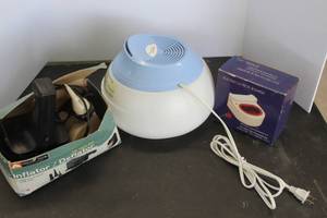 lot 574 image: Cool Mist Humidifier & FantaSea brand lotion warmer & InflatorDeflator