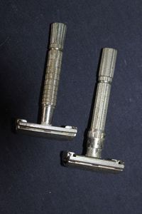 lot 35 image: Vintage Razors