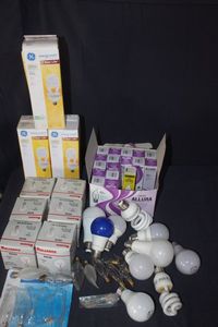 lot 43 image: Large Quantity of light bulbs