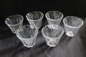 lot 97 image: Vintage glassware