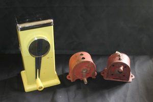 lot 99 image: Vintage clothes line reel and ice crusher