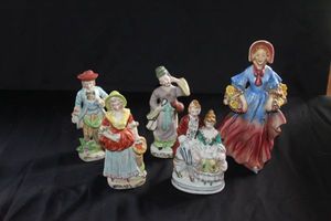 lot 107 image: Ceramic decor pieces