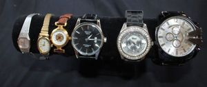 lot 114 image: Six Watches