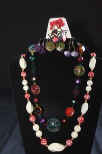 lot 175 image: Fashion Jewelry Earrings and Necklaces