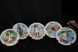 lot 151 image: Five Collector Plates