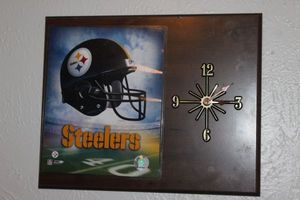 lot 157 image: Steelers Clock