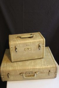 lot 163 image: Vintage hard shell samaonite luggage 2 pieces