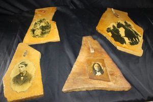 lot 187 image: Decorative Plaques
